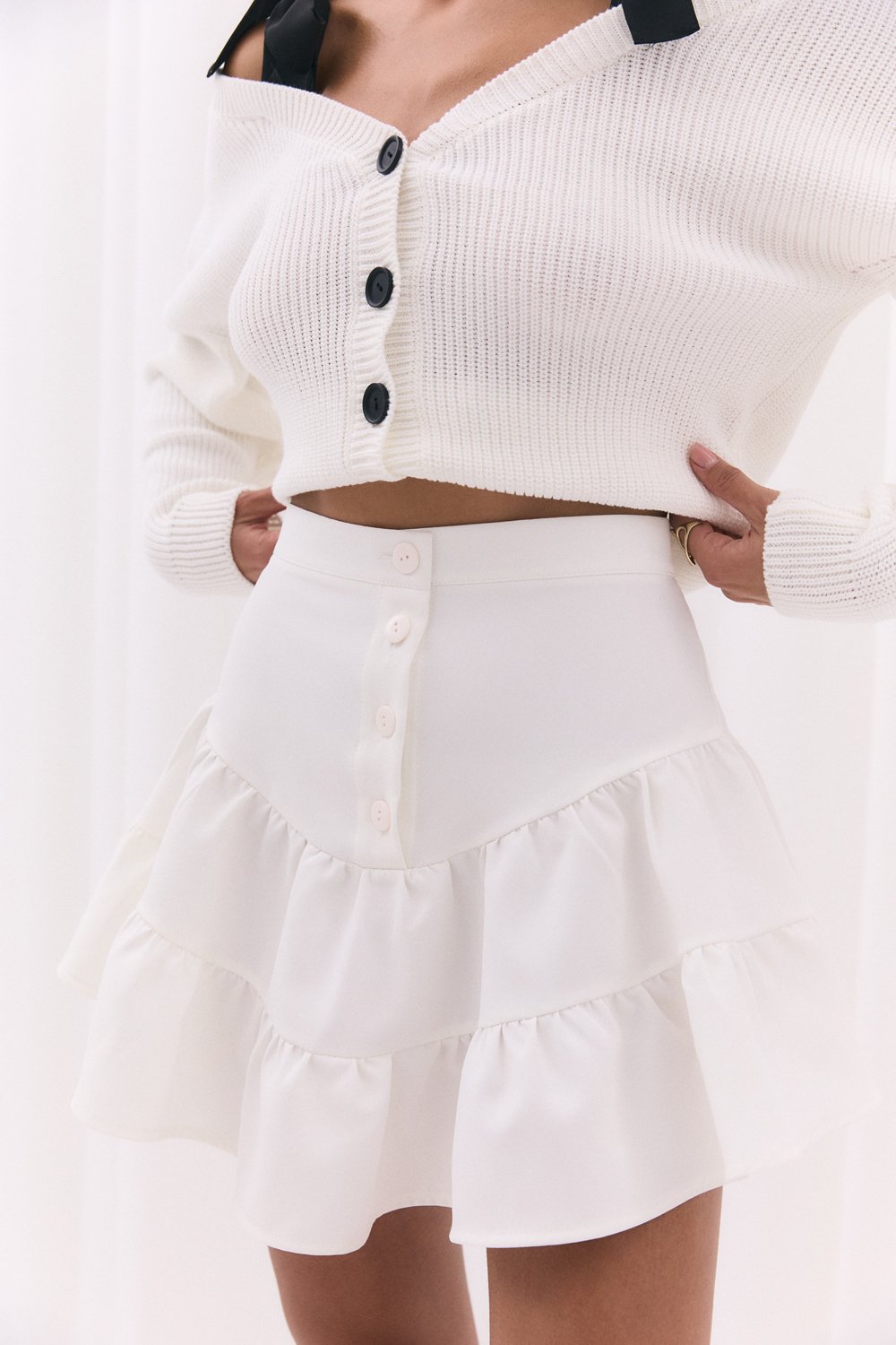 Milky skirt with a figured yoke