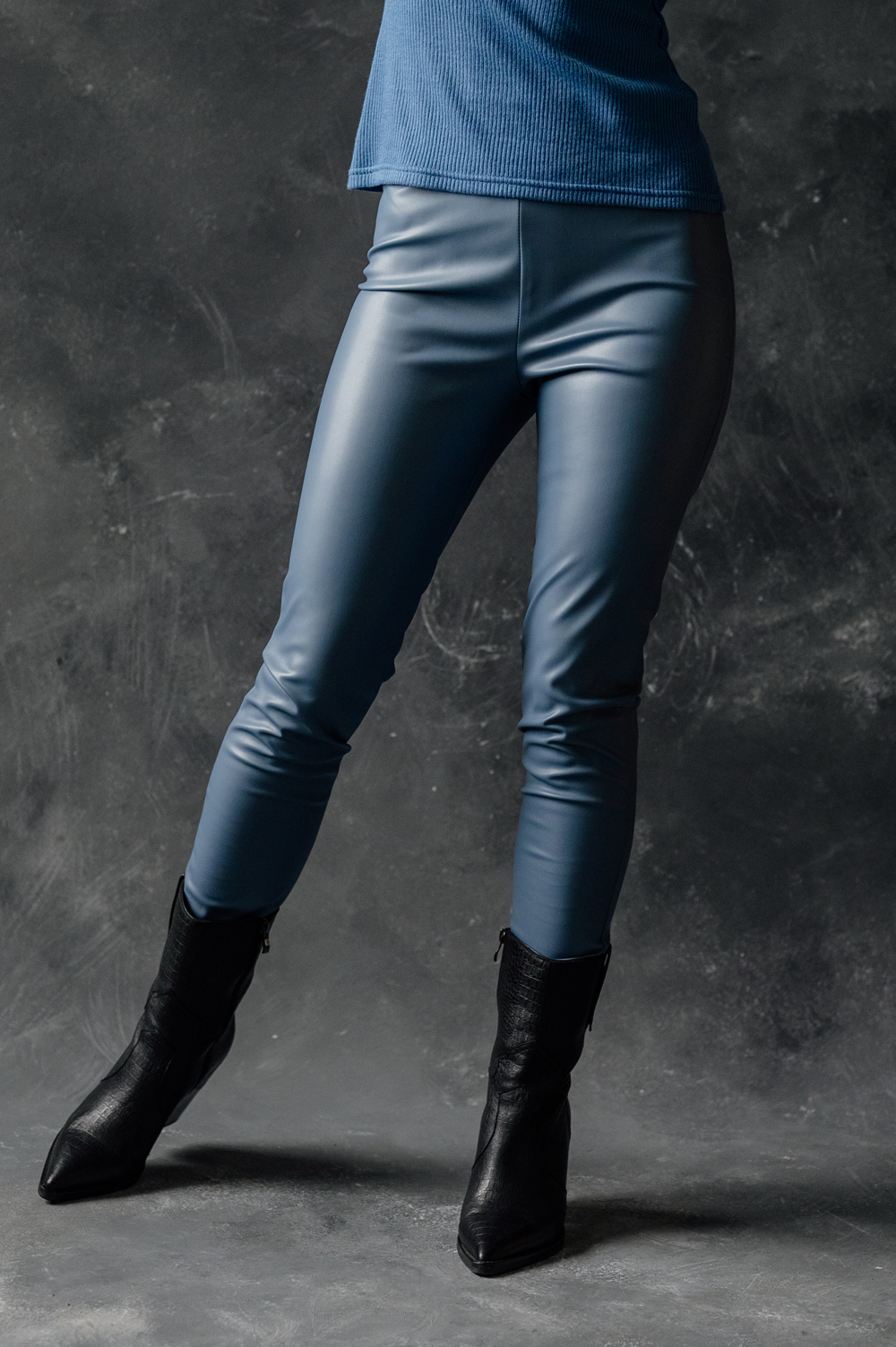 Gray-blue leather leggings on fleece