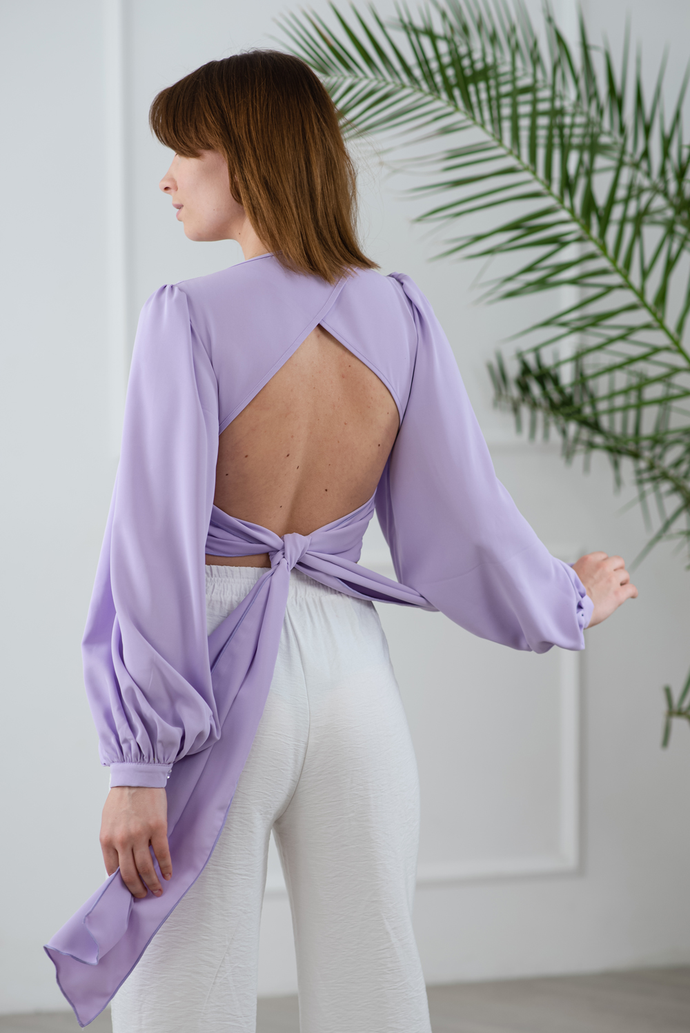Blouse with open back and ties