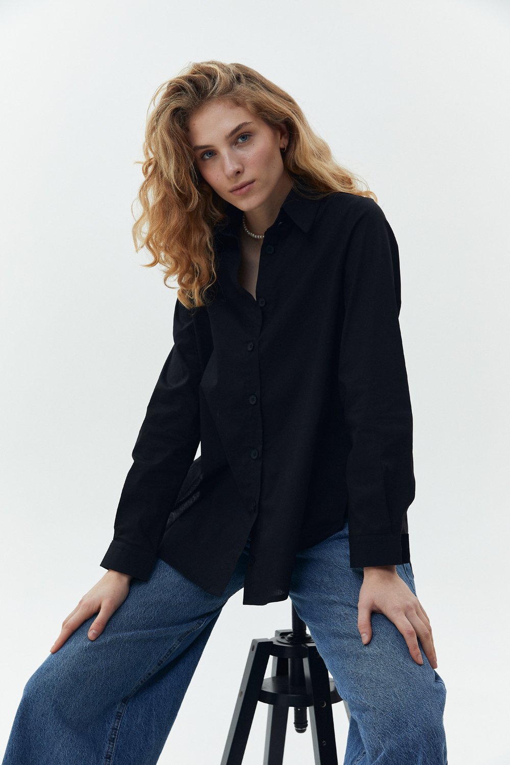 Black cotton shirt with functional buttons on the sides