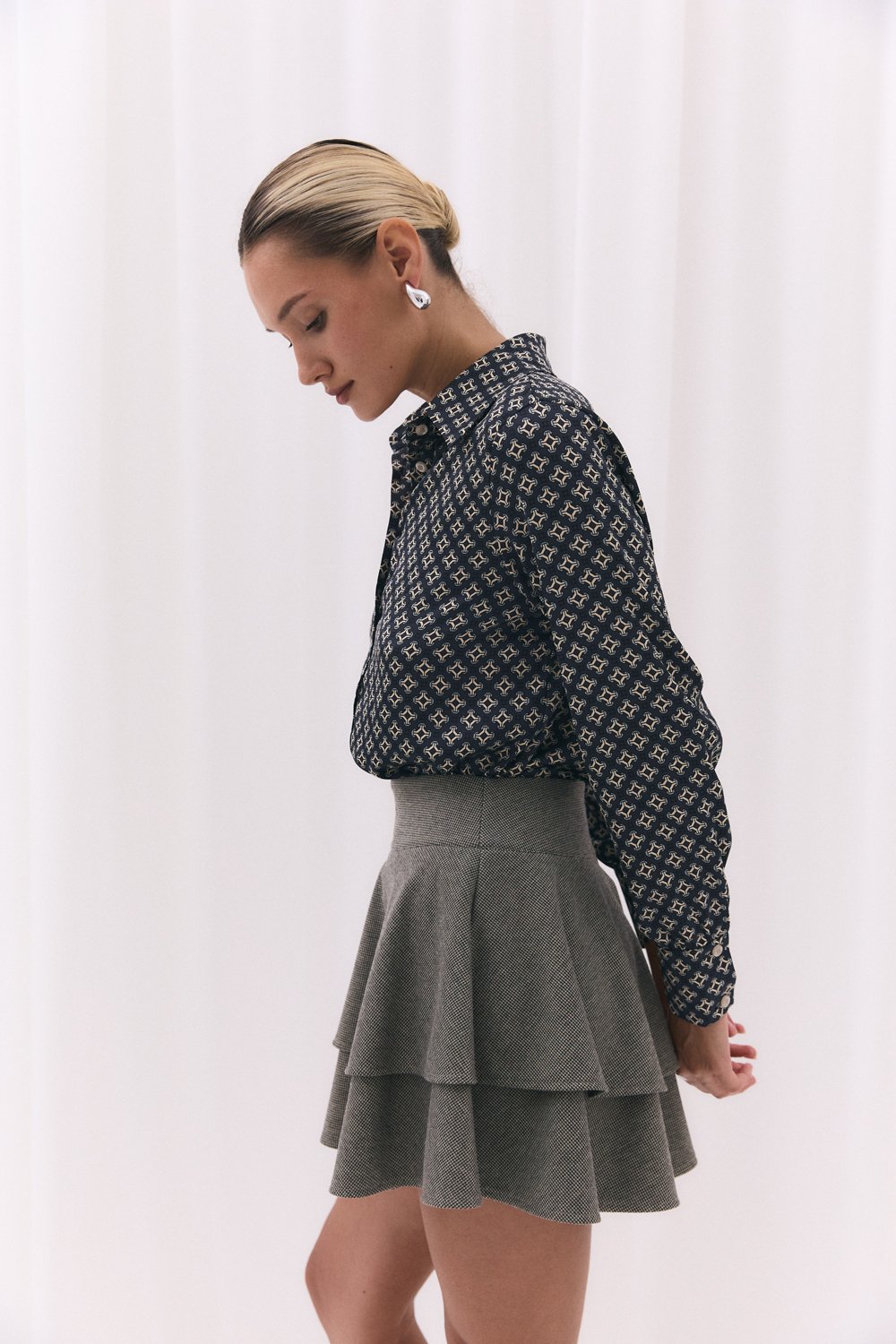 Gray knitted skirt with double half-sun skirt