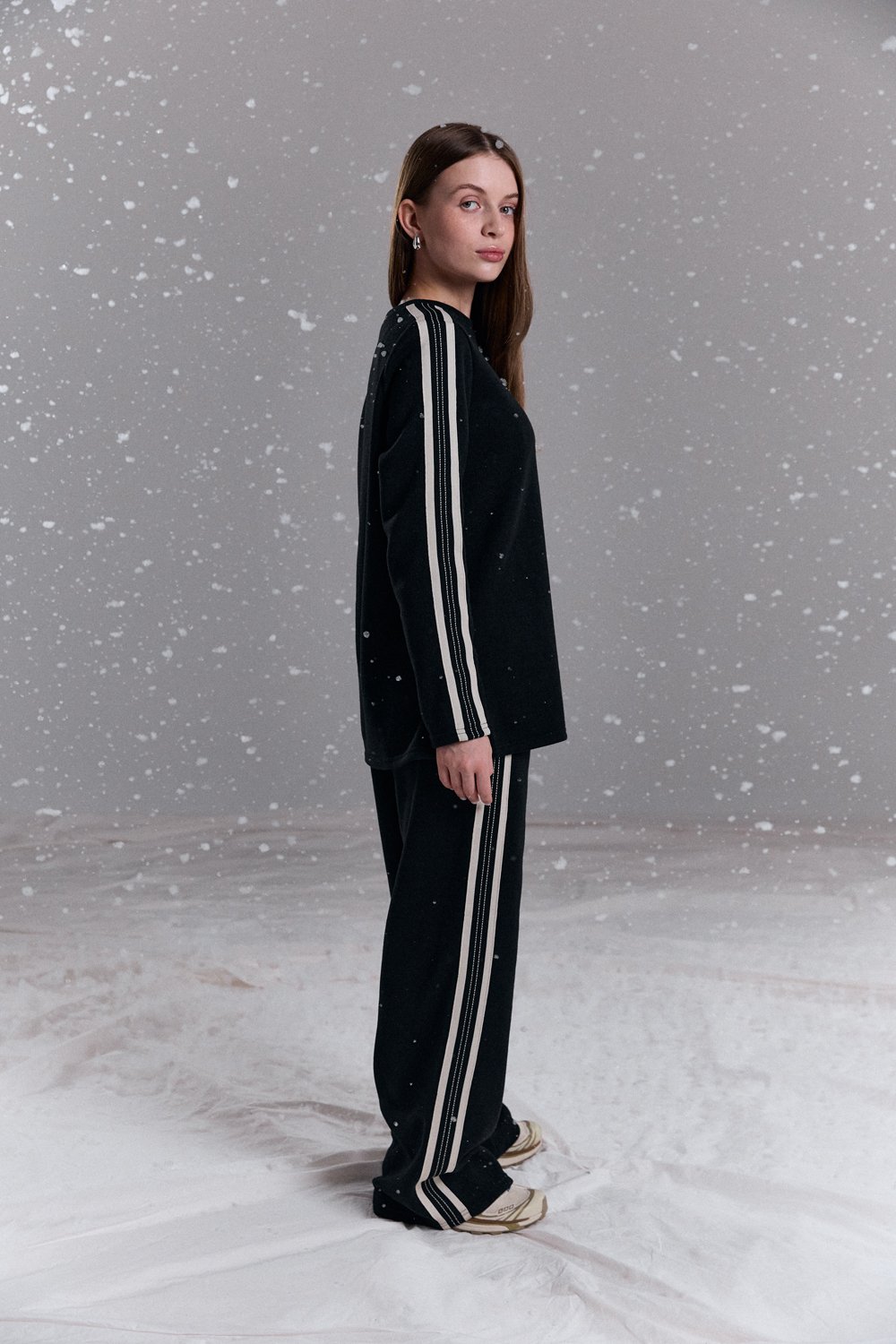 Warm walking suit with stripes in black