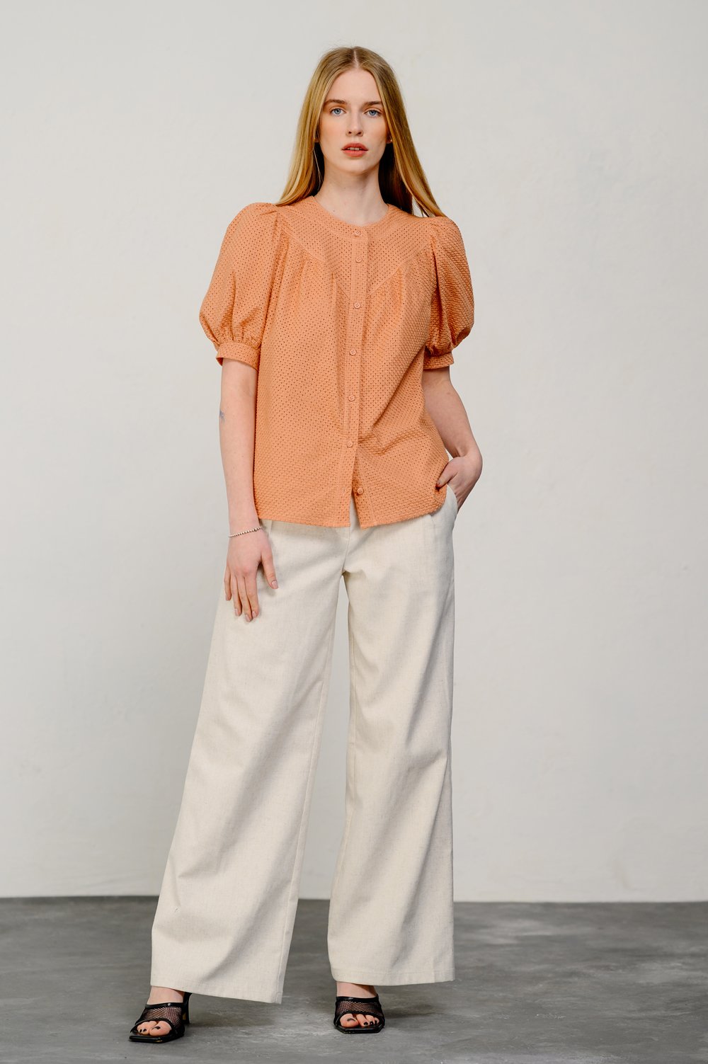 Блуза свободного кроя персикового цвета