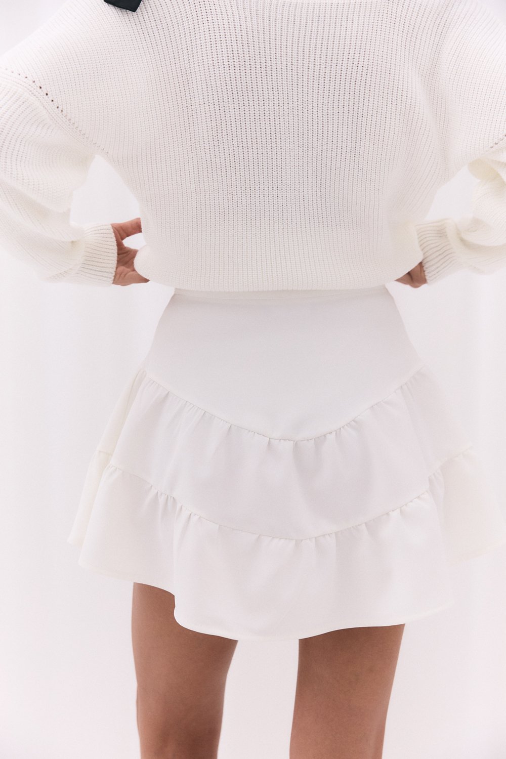 Milky skirt with a figured yoke