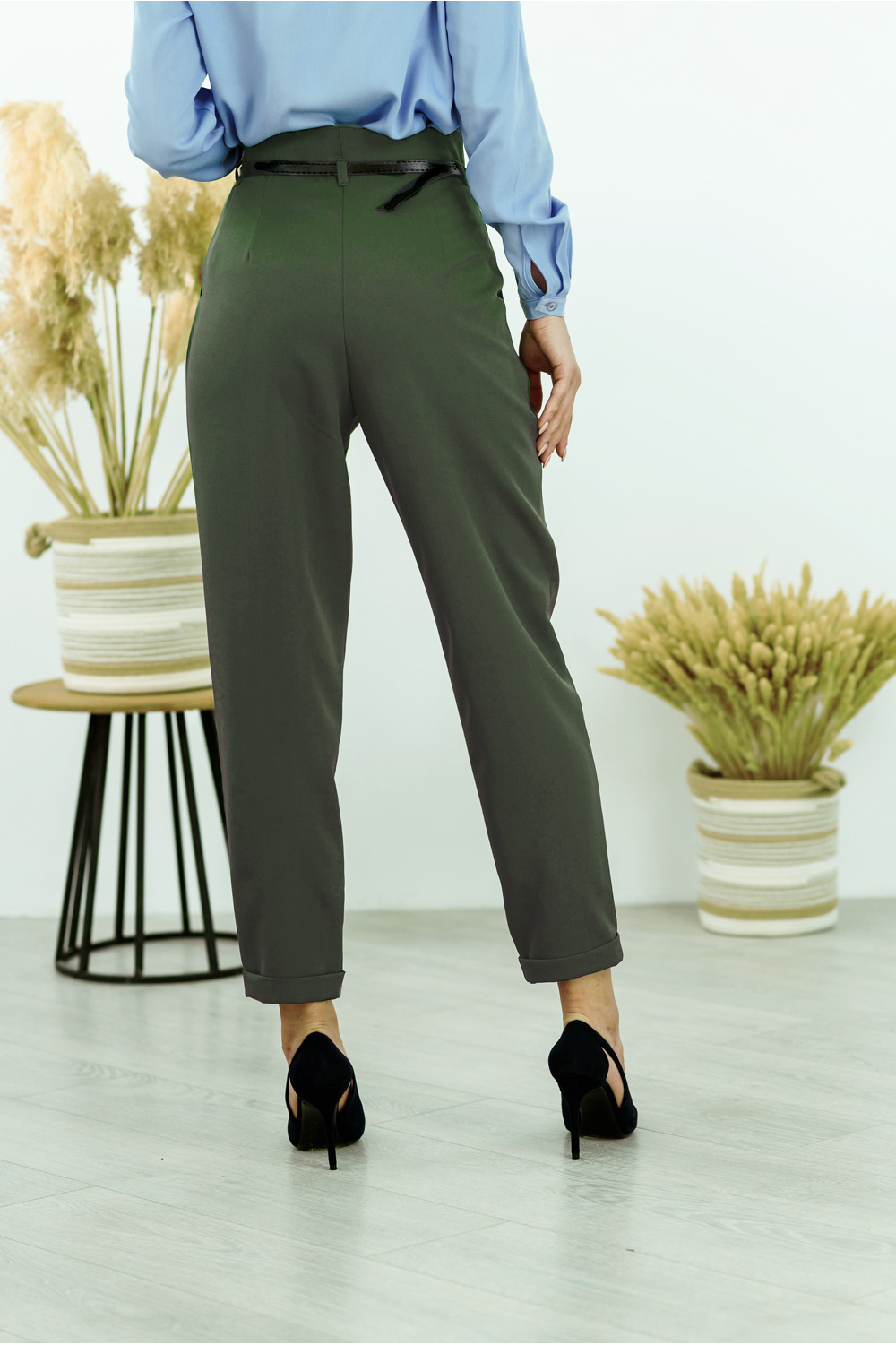 High-waisted fashion trousers