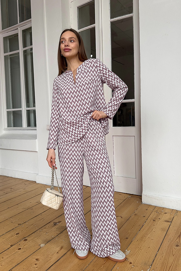 Pink trouser suit with slits and a shaped neckline