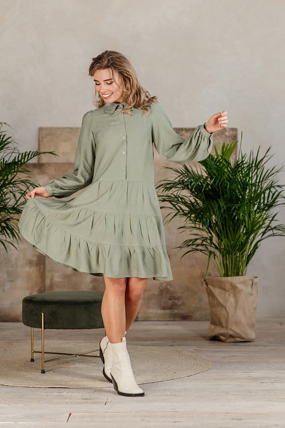 Pistachio dress with buttons