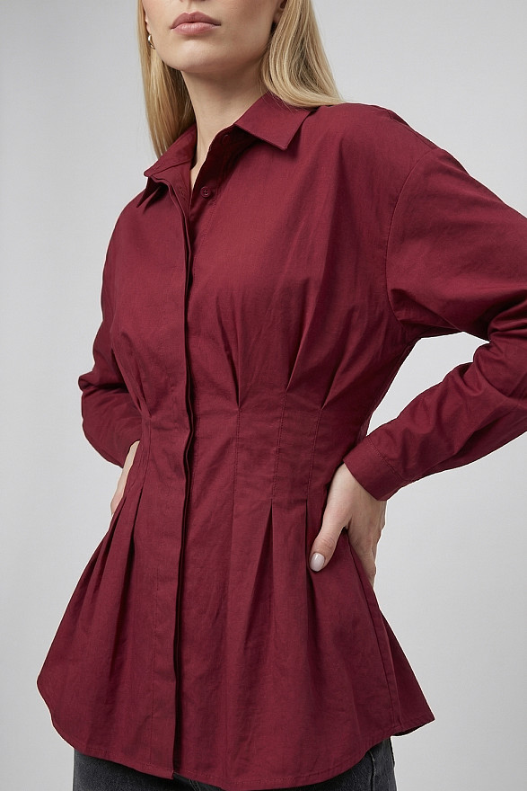 Бордова блуза напівприталеного крою з довгим рукавом