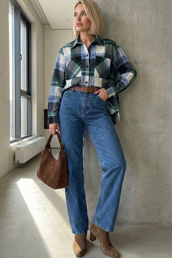 Блакитна сорочка у клітку