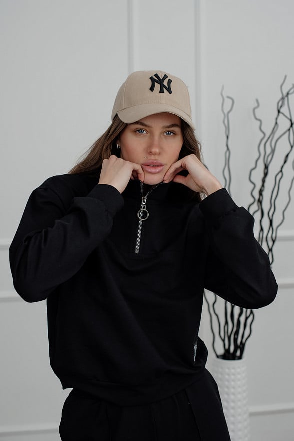 Zipped sweatshirt