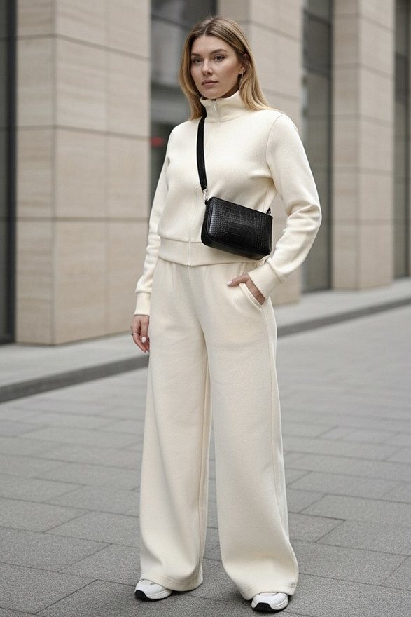 Кремовый костюм из вязаной ангоры