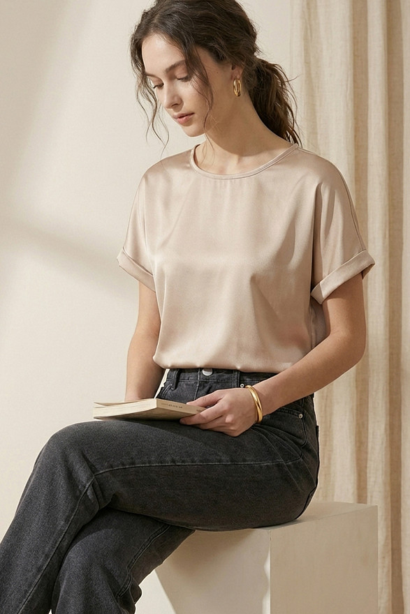 Шовковий топ вільного крою з суцільнокроєними рукавами