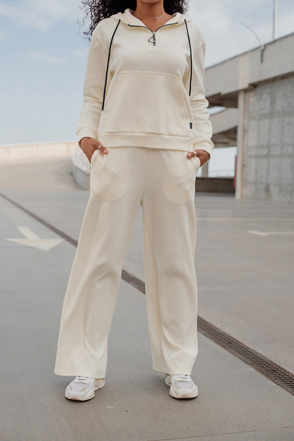 Sporty wide leg trousers with pockets