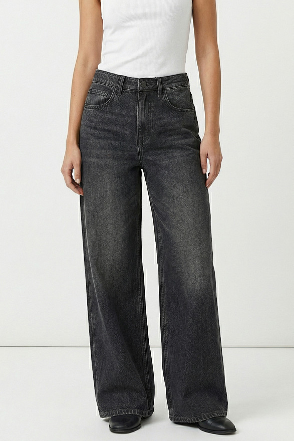 Вільні чорні джинси