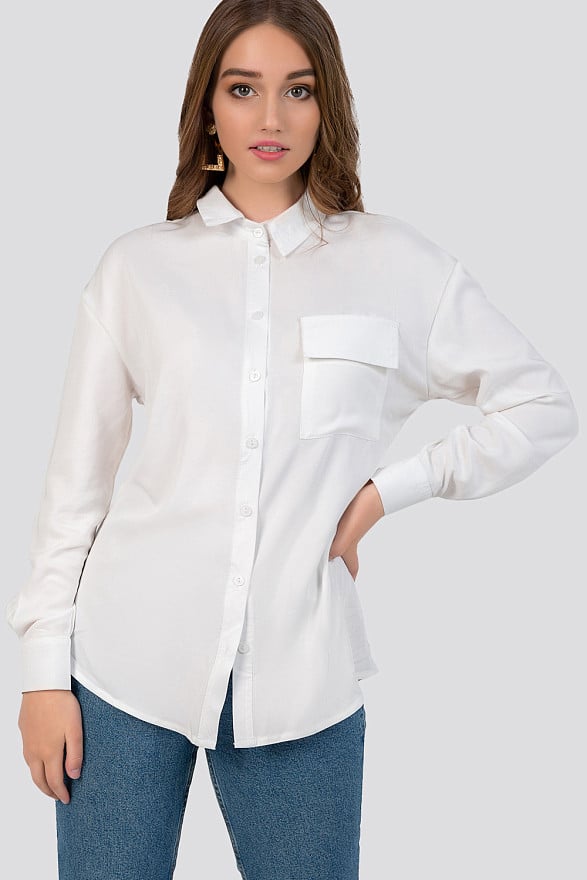 Loose fitting shirt with a patch pocket