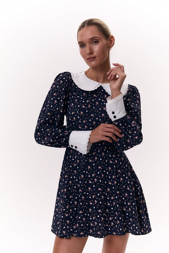 Blue semi-fitted dress with a half-sun skirt and puffy sleeves with cuffs