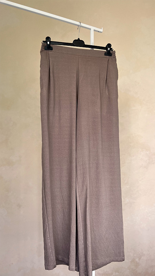 Loose trousers with elastic waistband