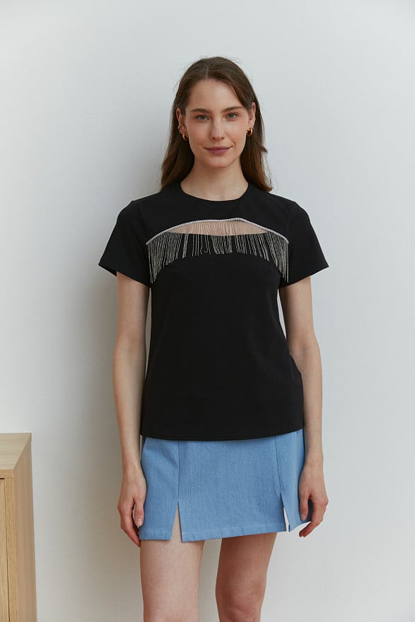 Black T-shirt with cut-out chest decorated with fringed silver beads