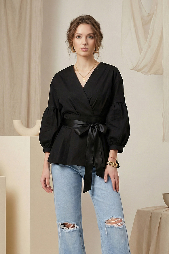 Чорна сорочка з ґудзиками на спинці