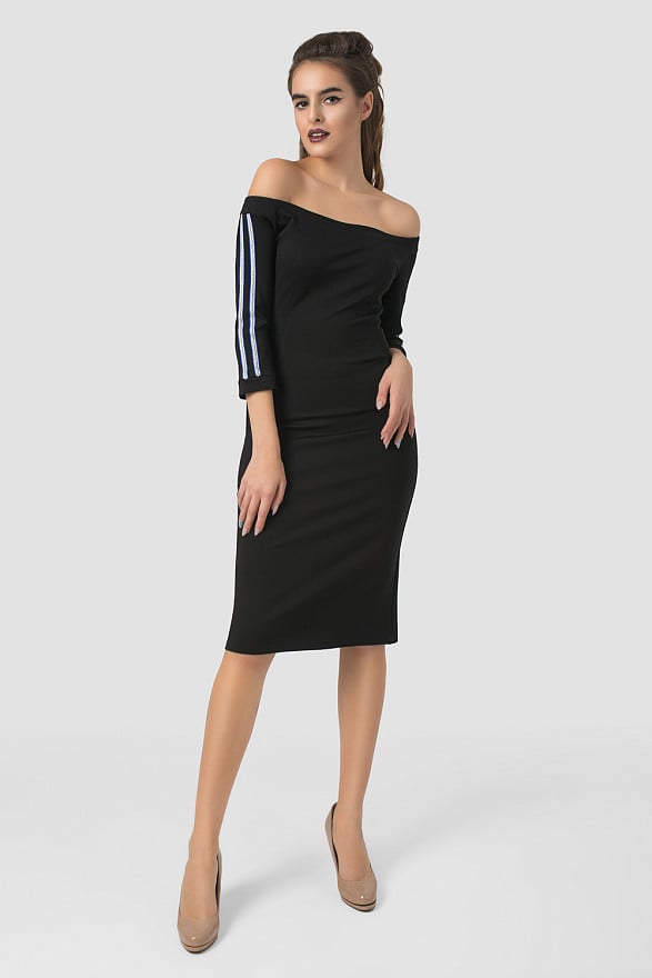 Dress with open shoulders in black