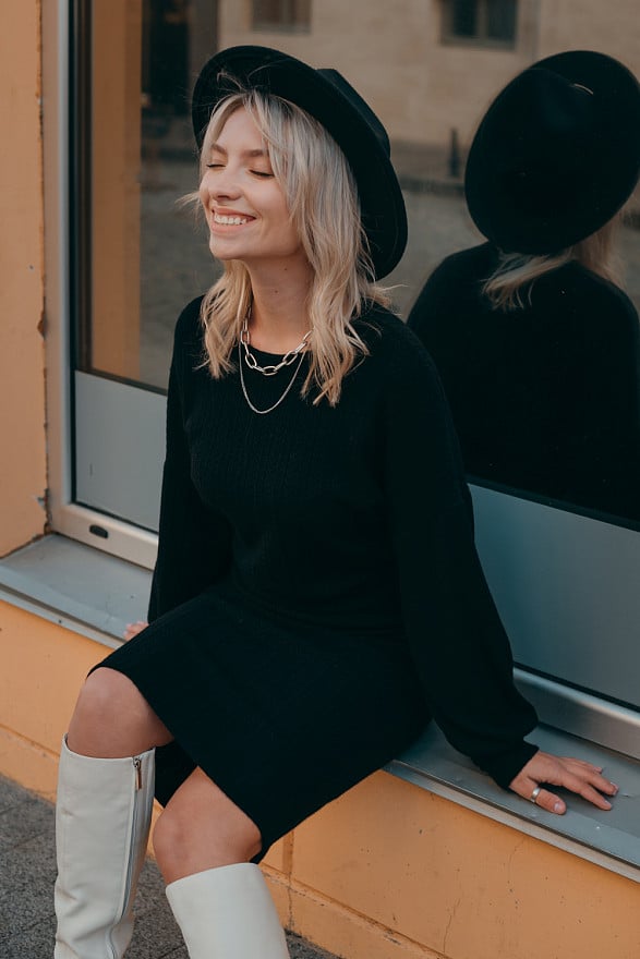 Black top with puff sleeves