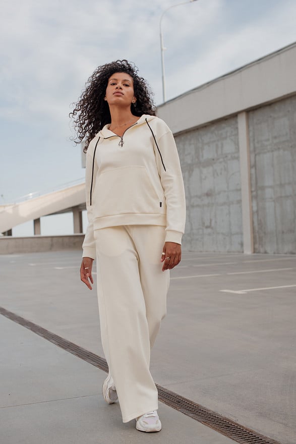 Ivory sweatshirt with kangaroo pocket