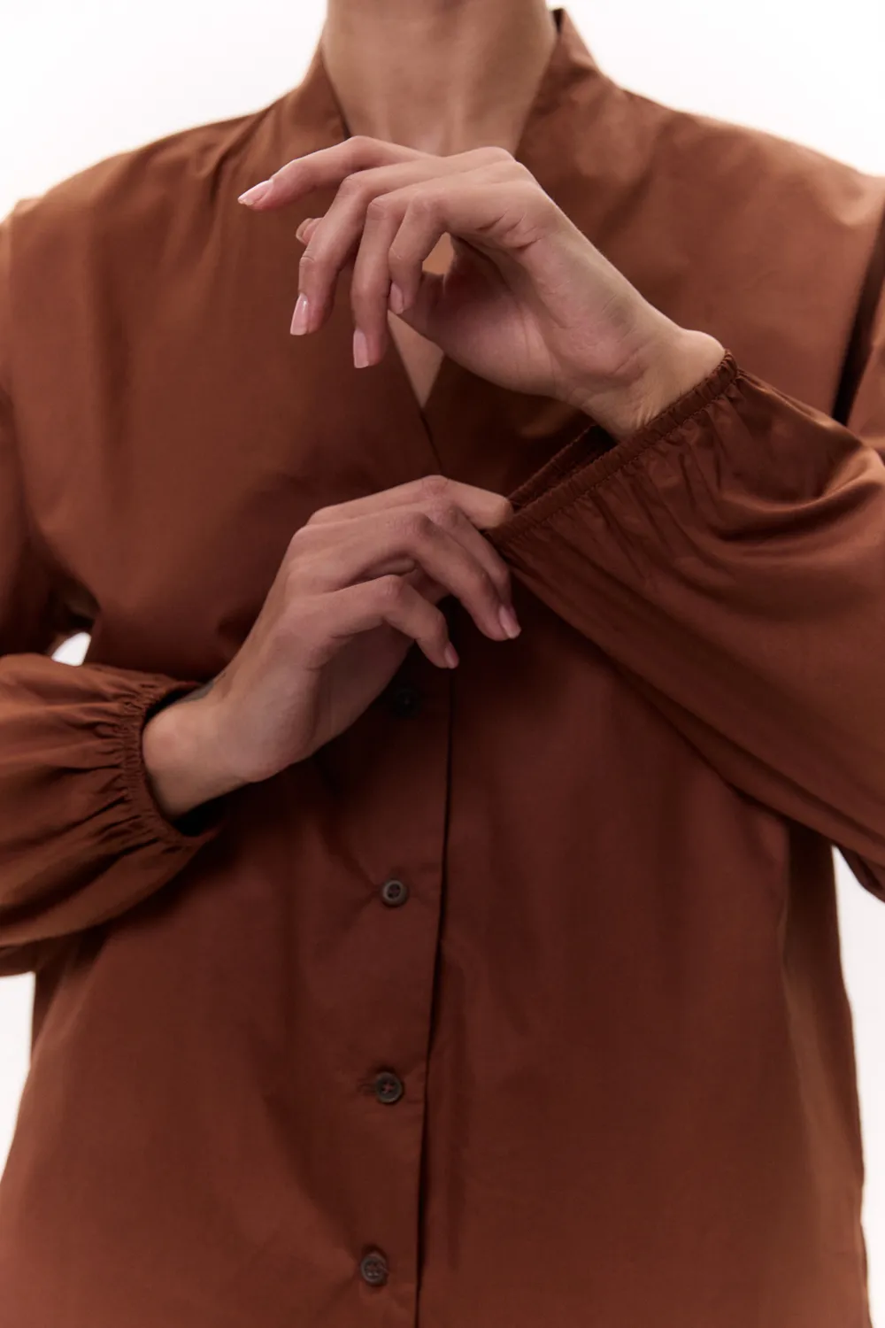 Chocolate shirt with a one-piece stand-up collar