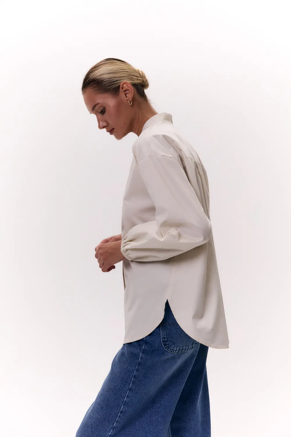 Cotton shirt with a one-piece stand-up collar