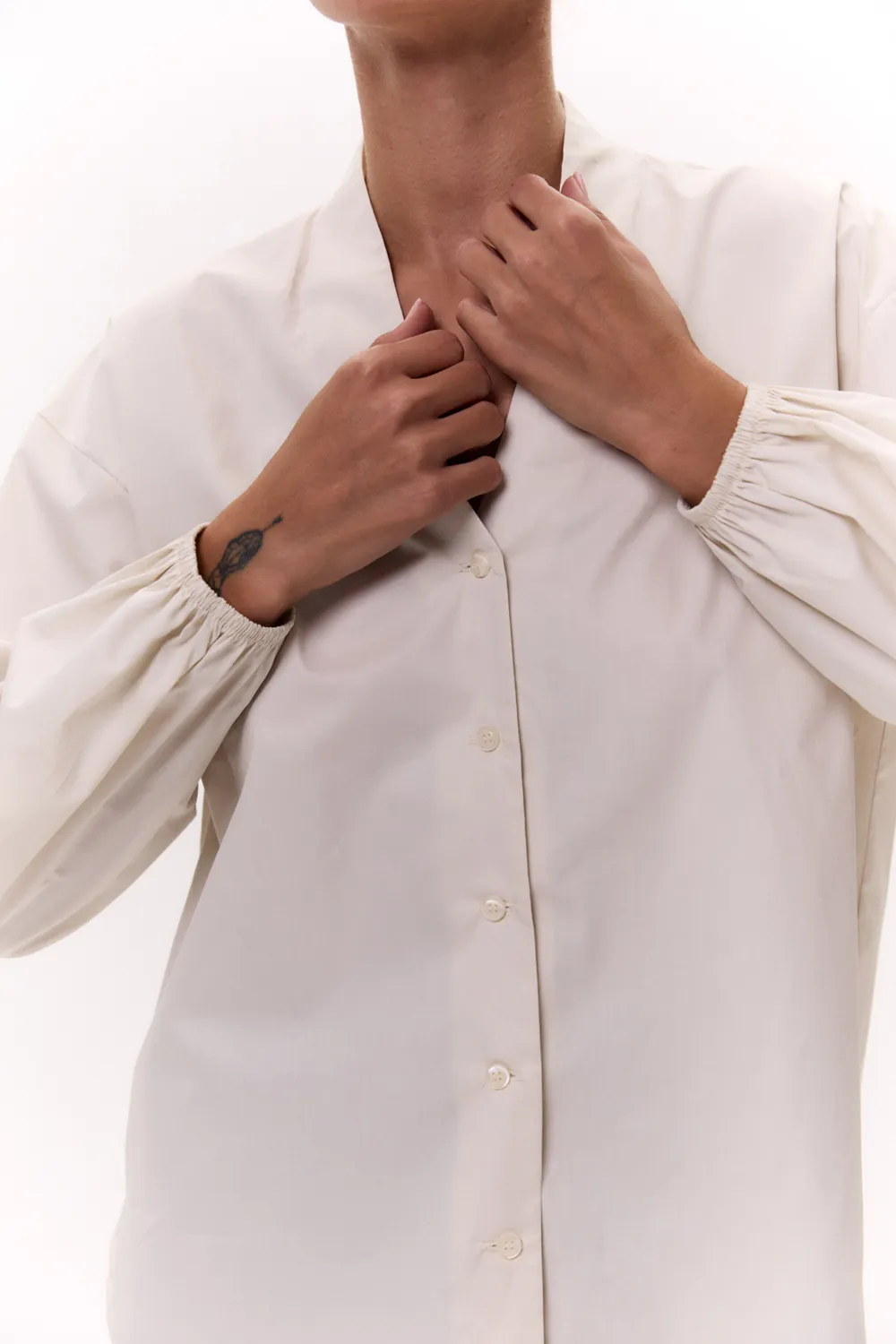 Cotton shirt with a one-piece stand-up collar