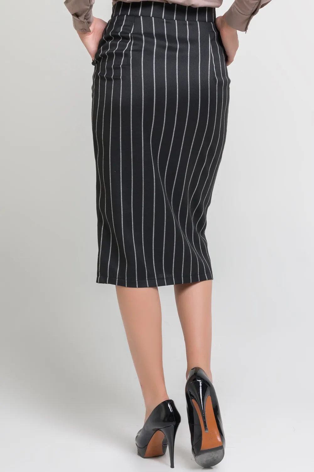 Striped midi skirt with pockets and front cutout.