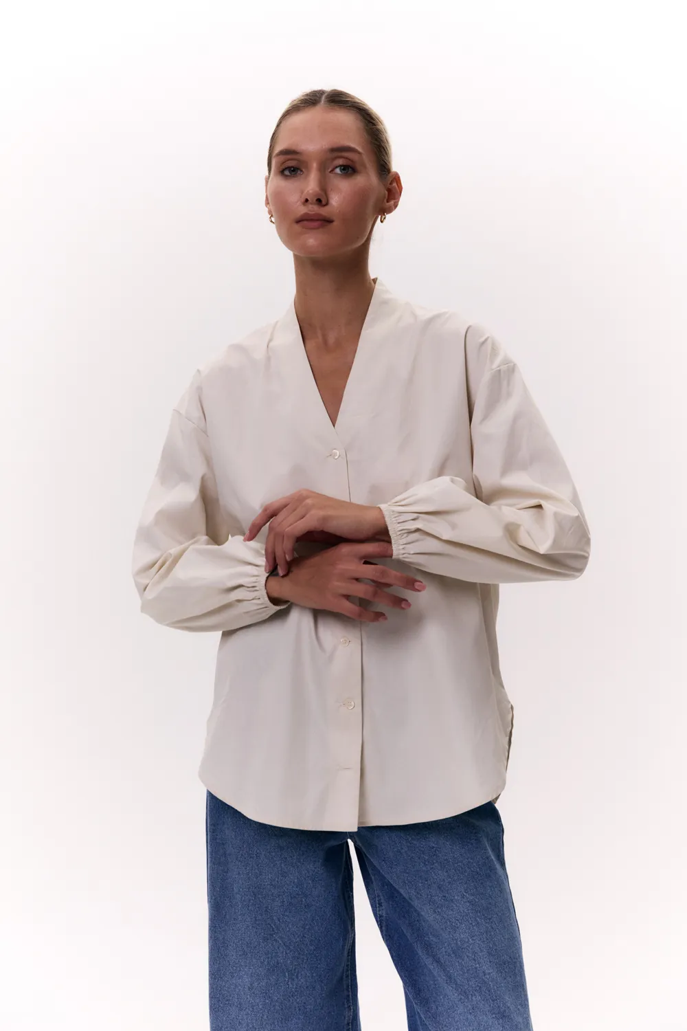 Cotton shirt with a one-piece stand-up collar