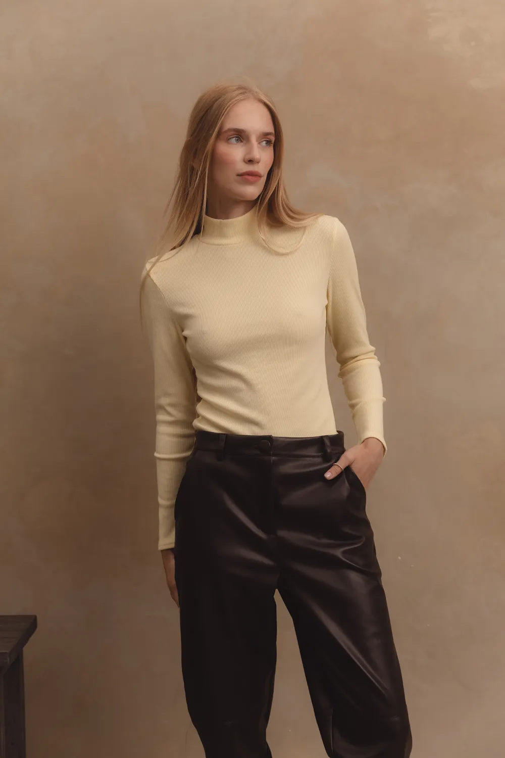 Eco-leather straight trousers in color 