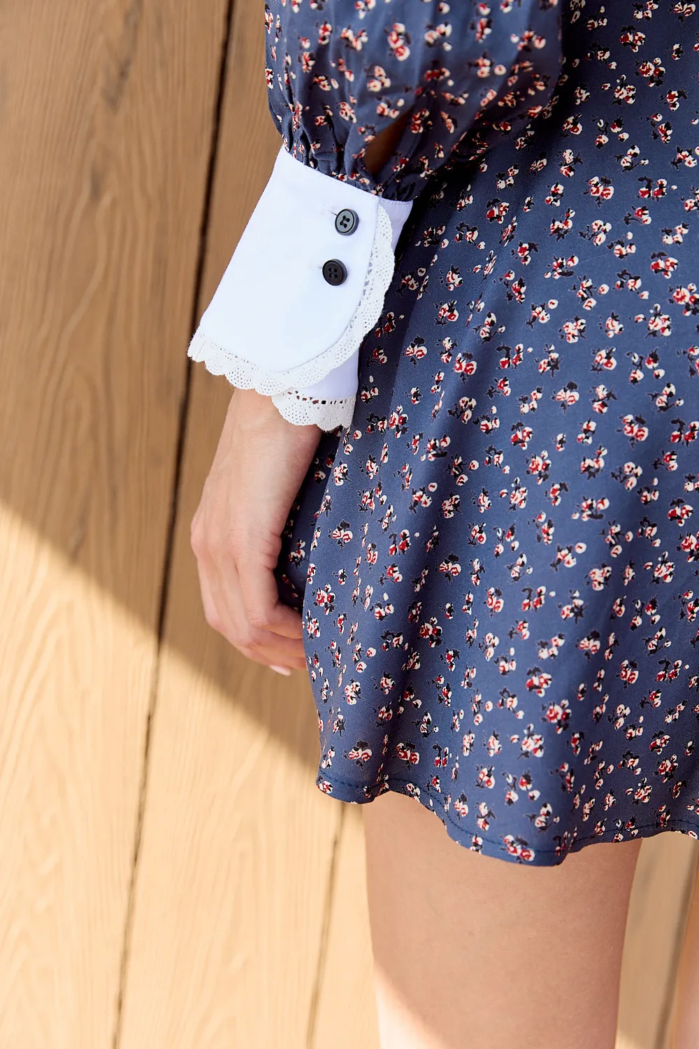 Blue semi-fitted dress with a half-sun skirt and puffy sleeves with cuffs