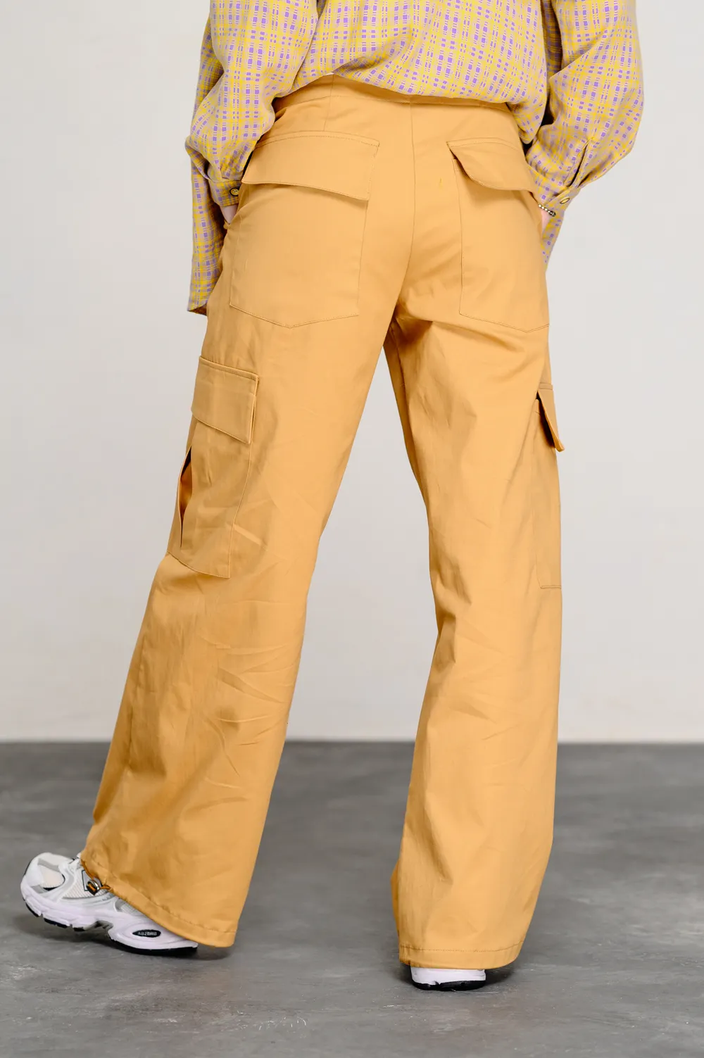 Брюки-карго с заниженной линией талии цвета