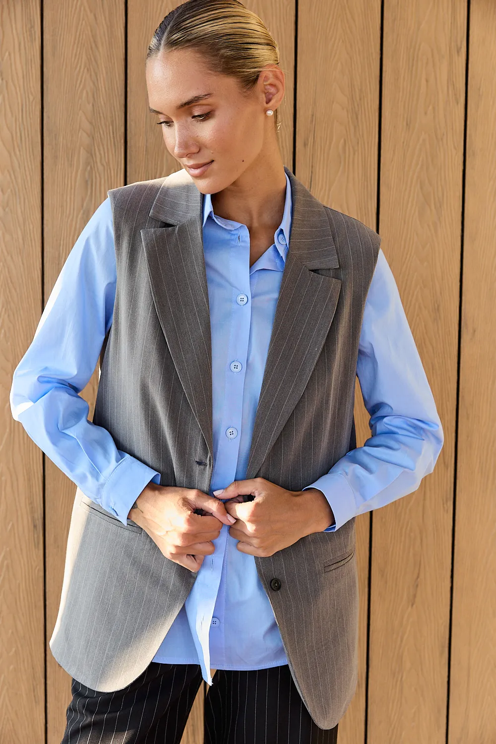 Grey long vest with striped print