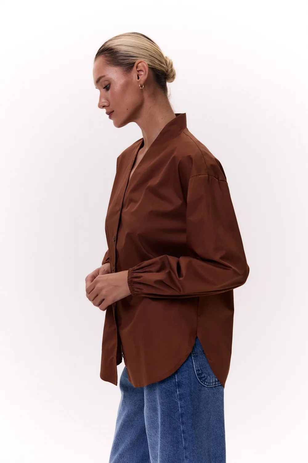 Chocolate shirt with a one-piece stand-up collar