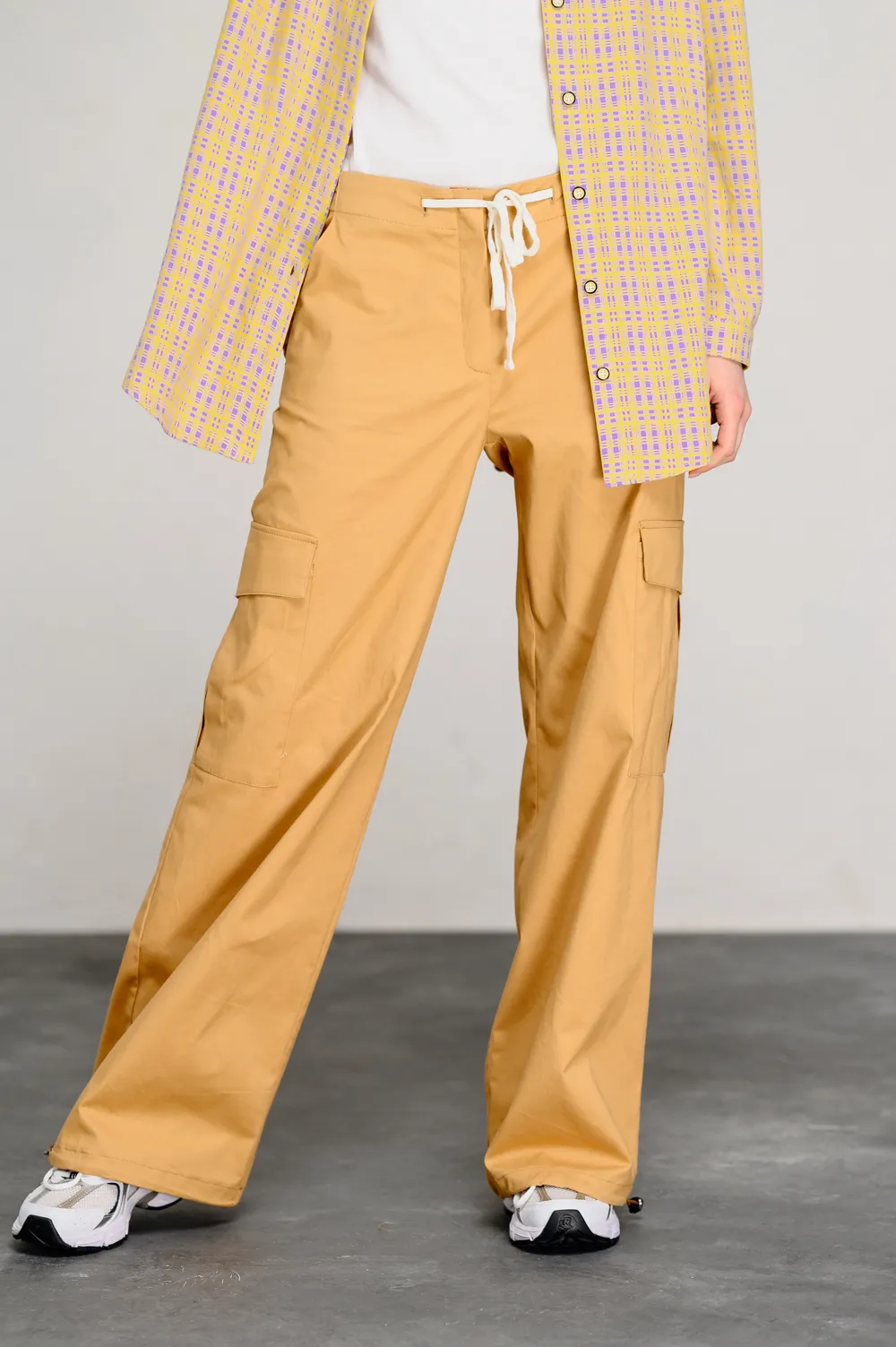 Брюки-карго с заниженной линией талии цвета