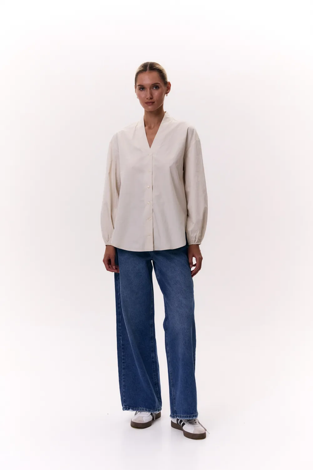 Cotton shirt with a one-piece stand-up collar