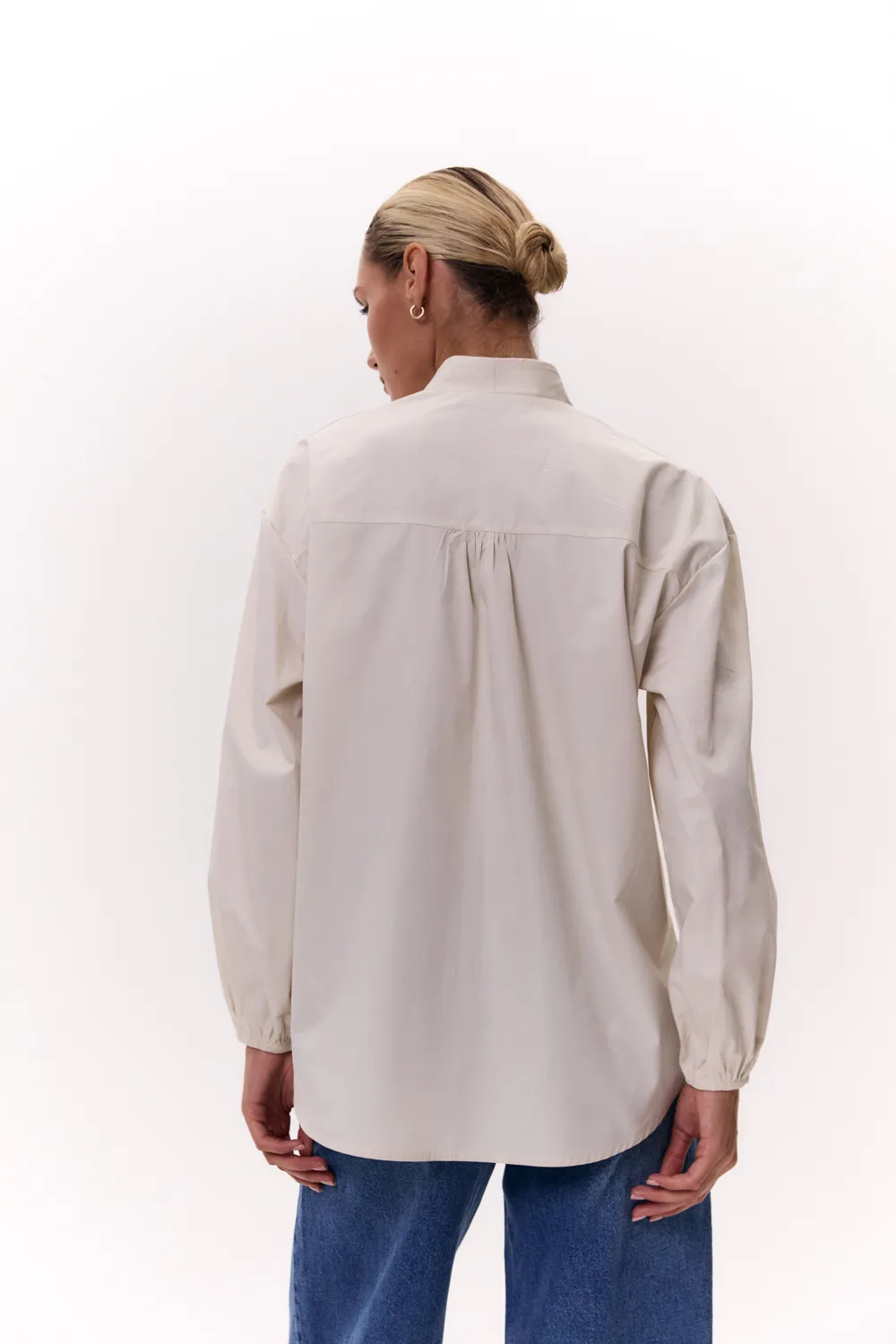 Cotton shirt with a one-piece stand-up collar