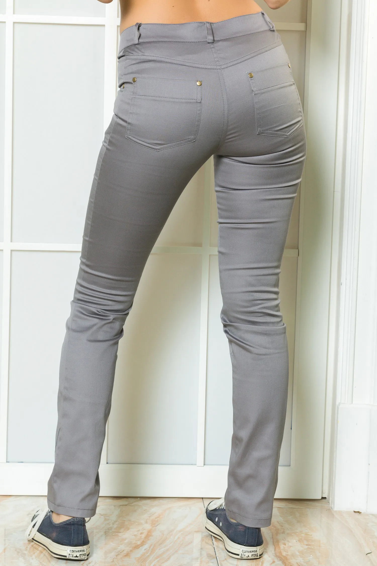 Asphalt-colored skinny pants.