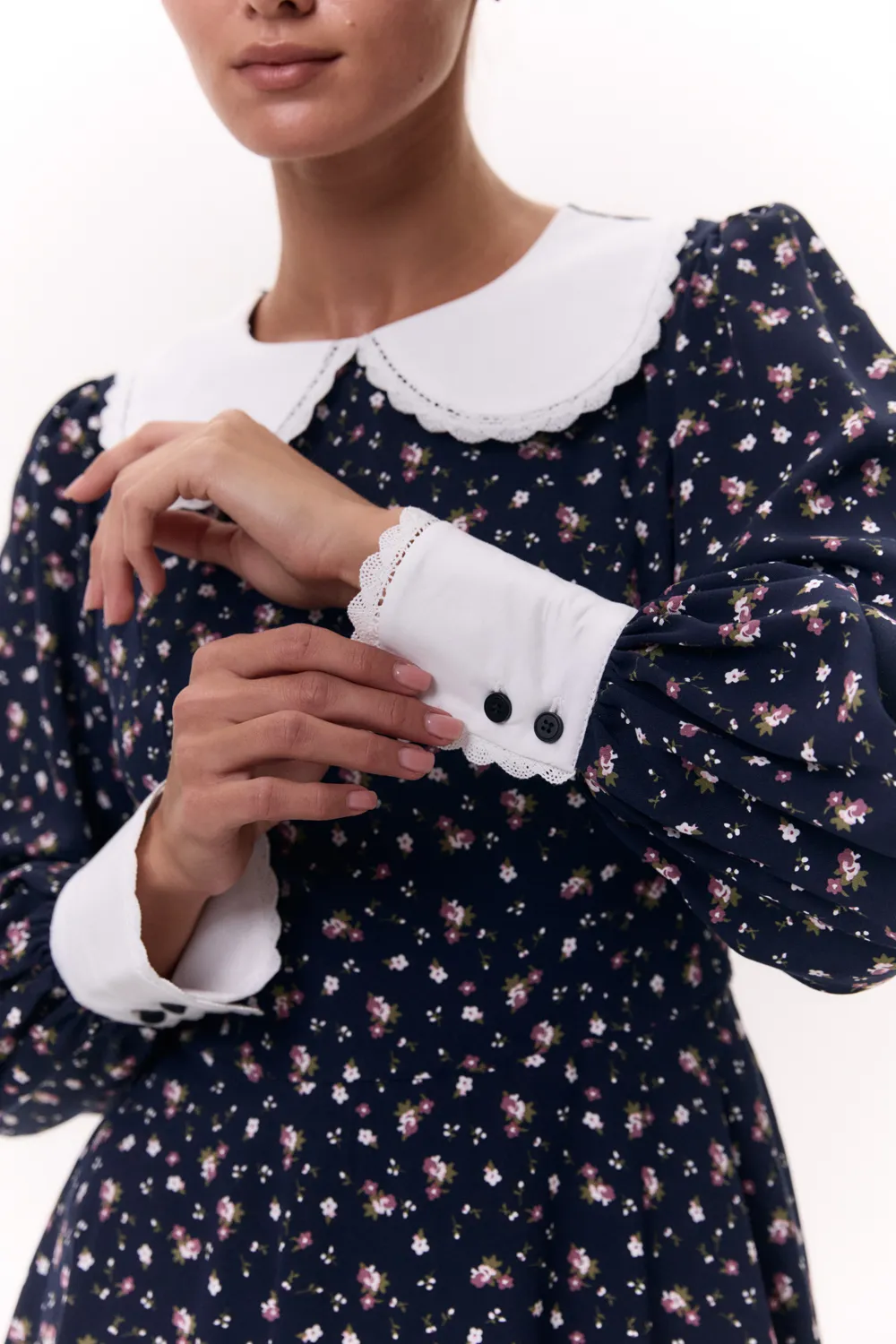 Blue semi-fitted dress with a half-sun skirt and puffy sleeves with cuffs