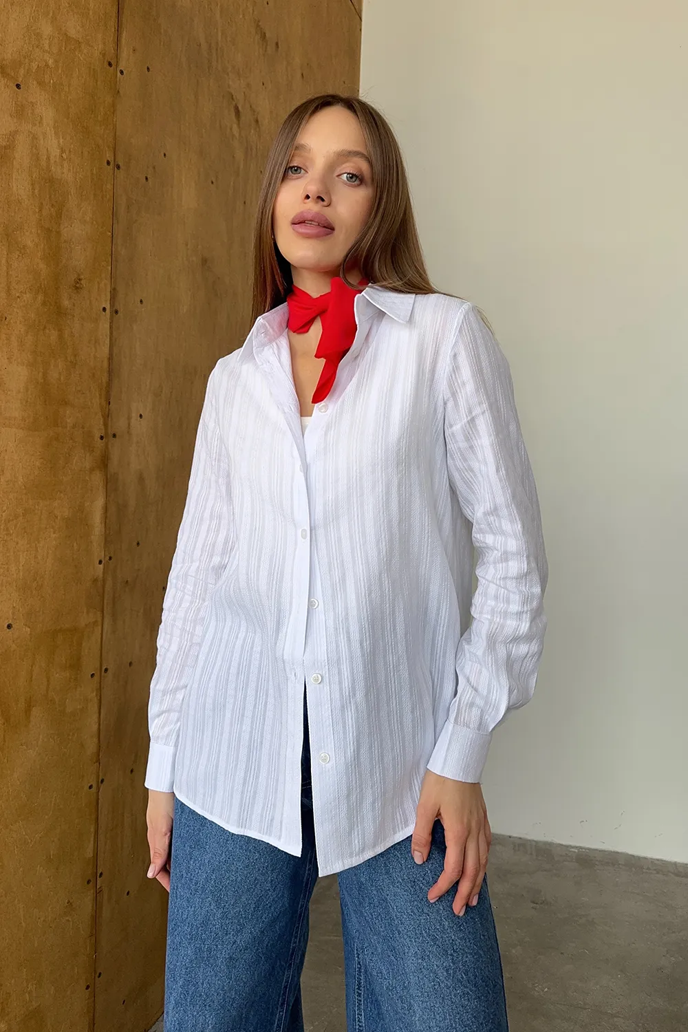 White loose fit shirt made of textured cotton