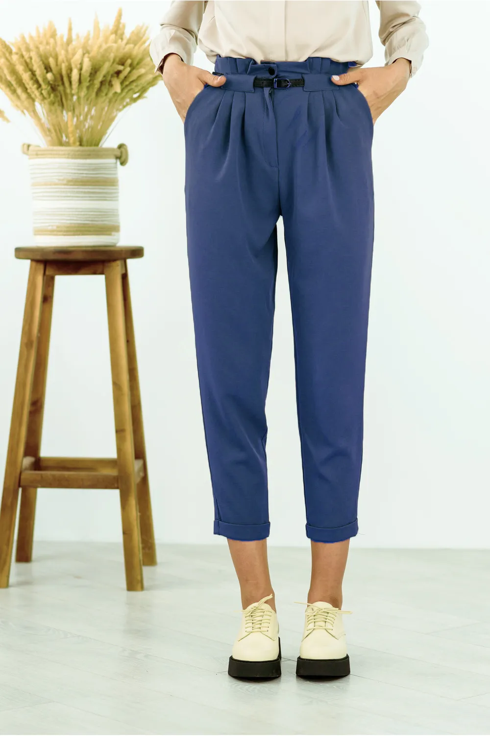 High waist trousers with belt