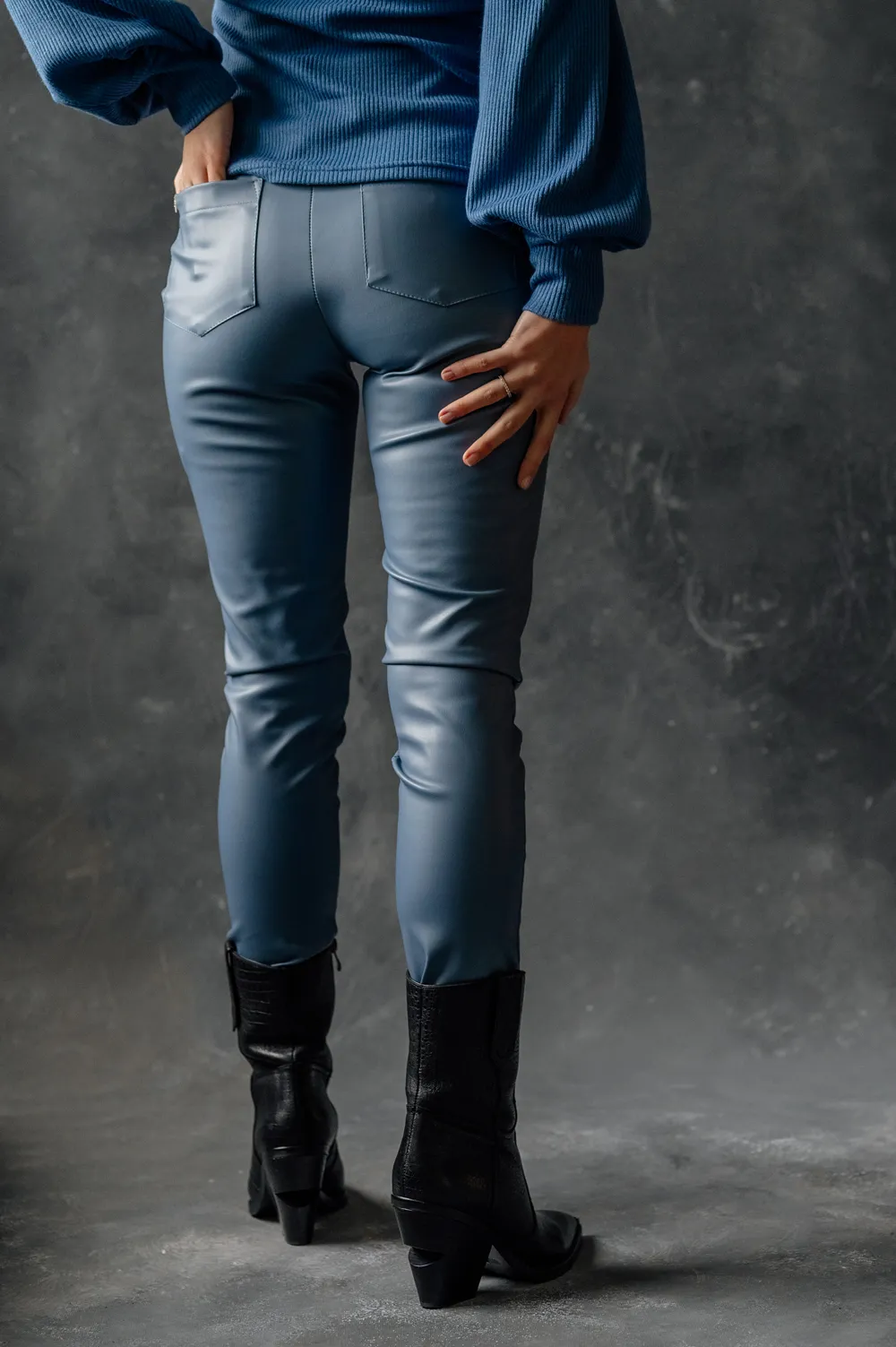 Gray-blue leather leggings on fleece