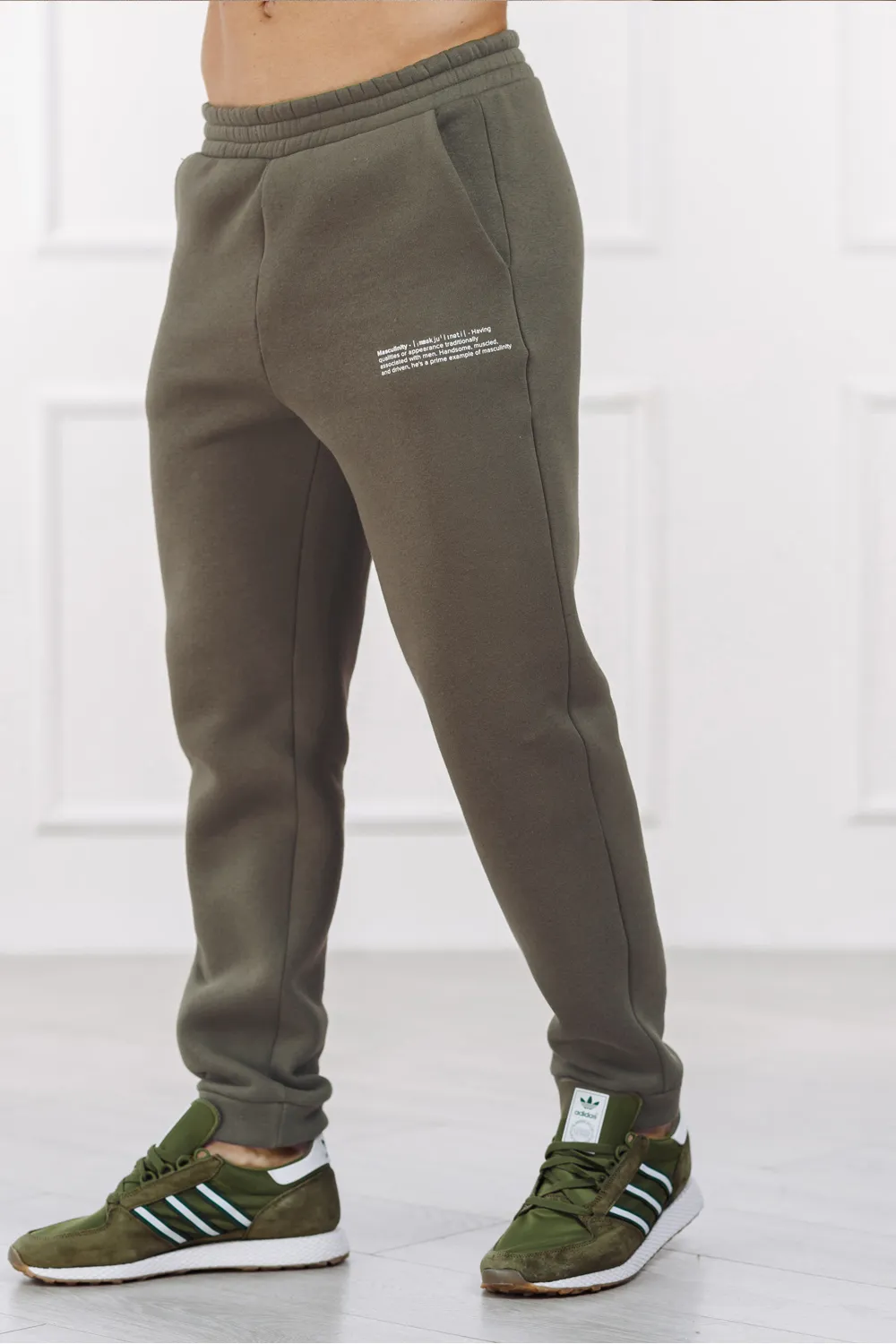 Warm sweatpants with pockets