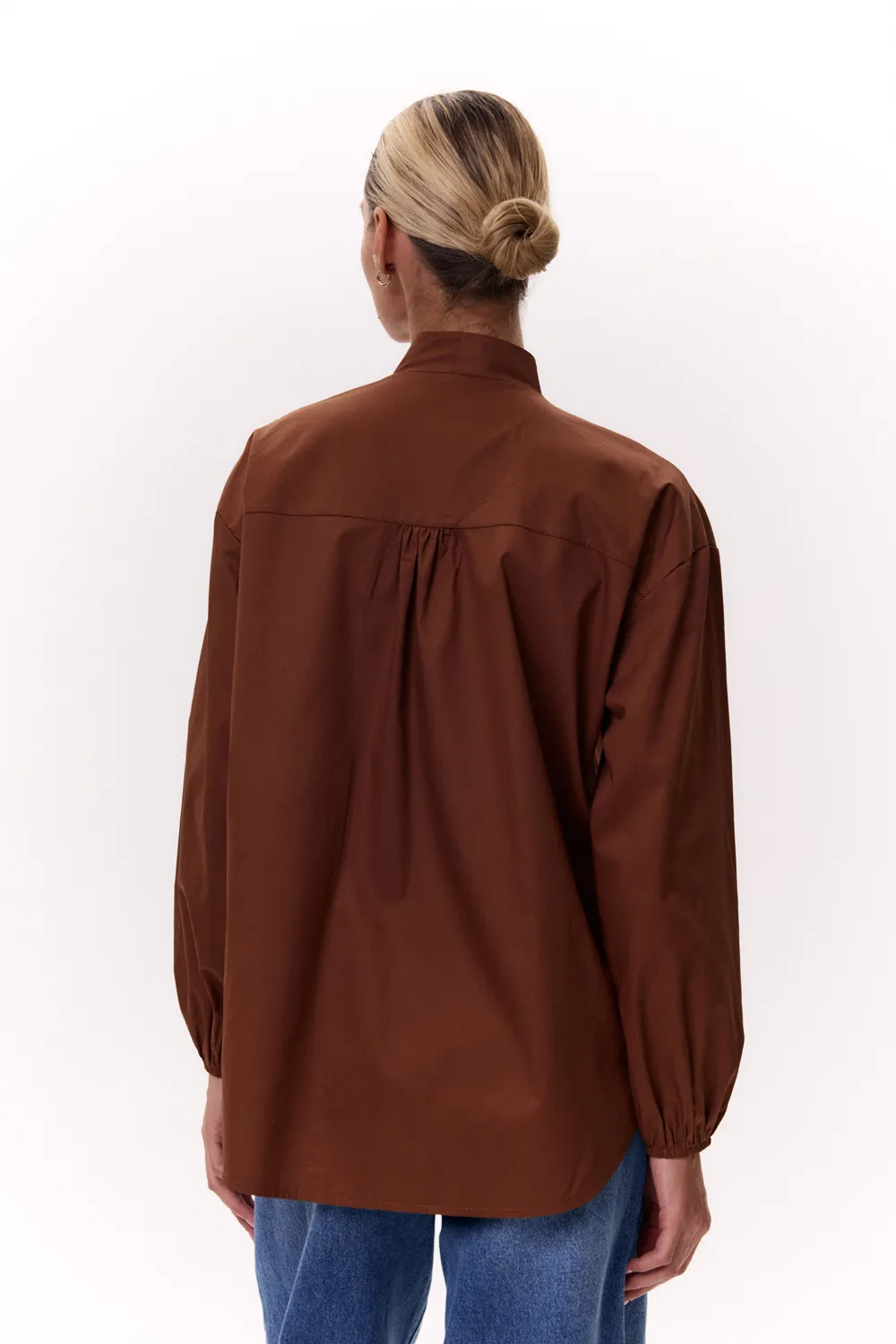 Chocolate shirt with a one-piece stand-up collar